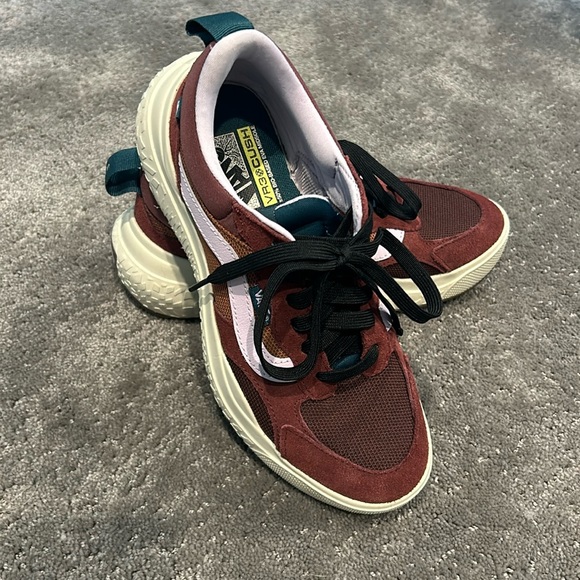Vans VR3 Cush - like new! Wore one time. True to size. Women’s size 7 - Picture 1 of 5